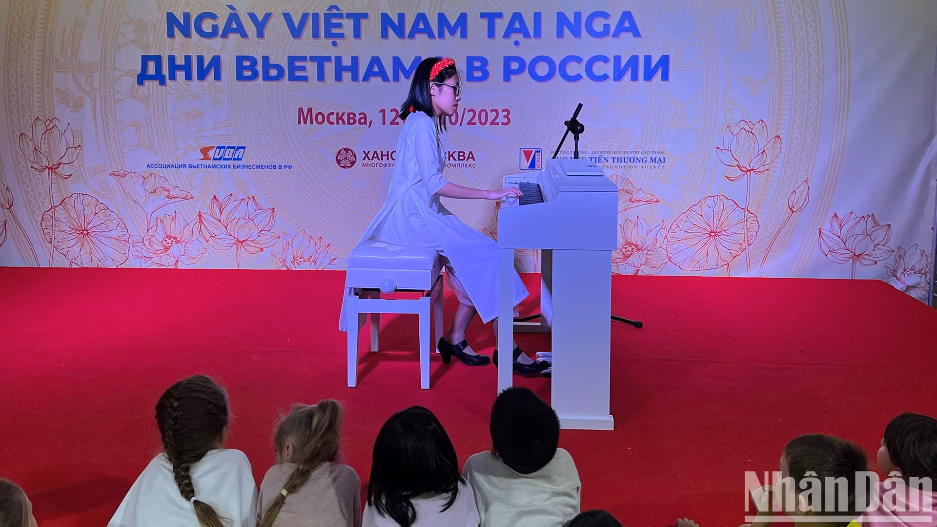 Исполнение на пианино «Рисовый барабан».