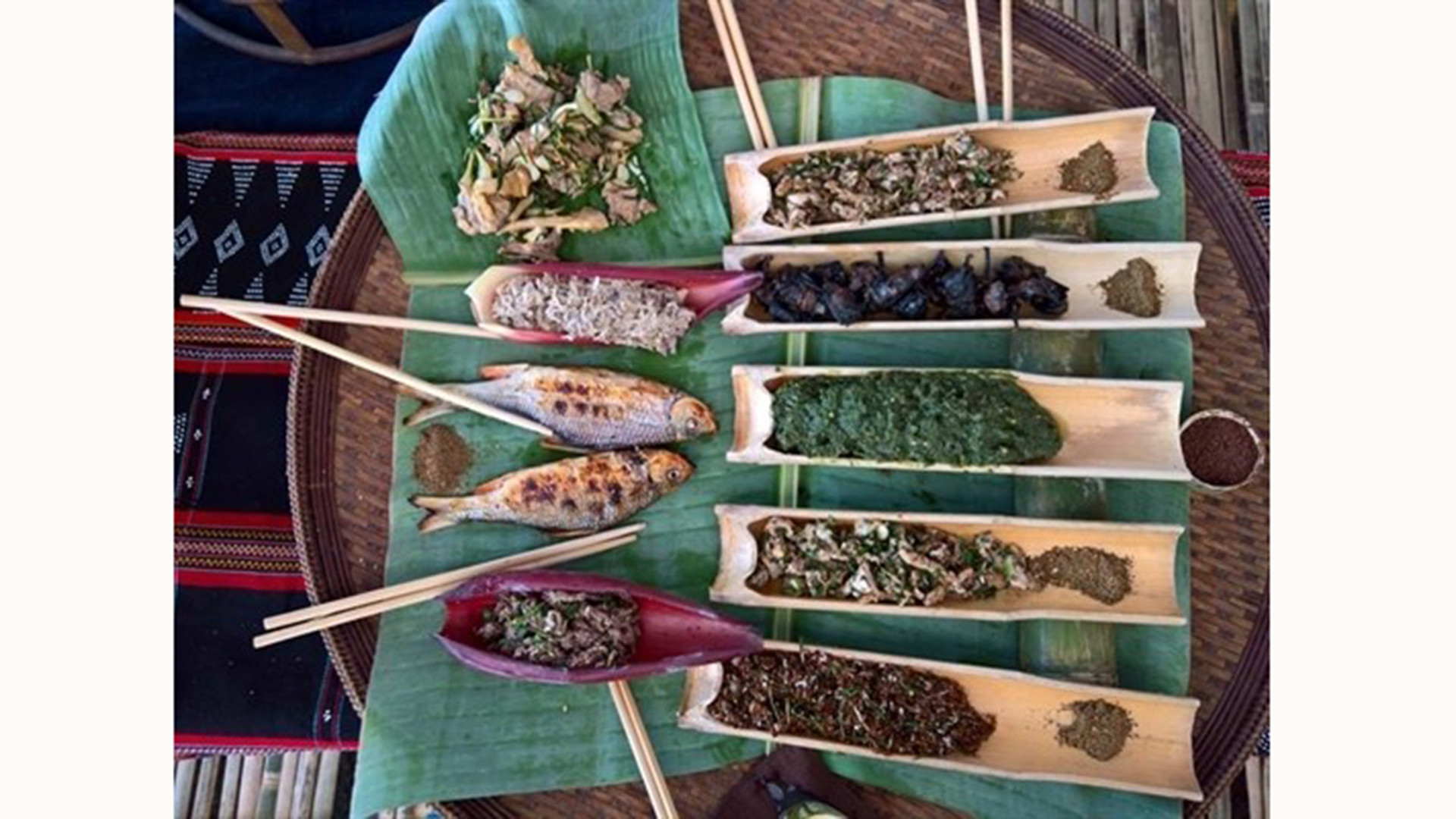 Блюда представителей Коту. Фото: Газета «Народность и развитие» Блюда представителей Коту. Фото: Газета «Народность и развитие»