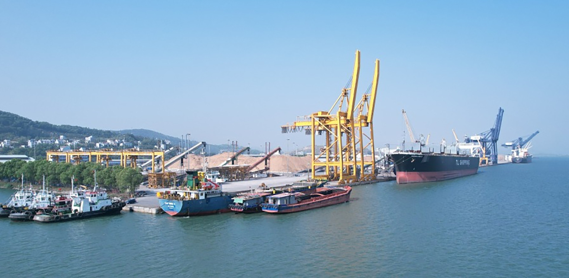 Порт Кайлан строится и расширяется, чтобы стать одним из крупнейших портов Вьетнама. Порт Кайлан строится и расширяется, чтобы стать одним из крупнейших портов Вьетнама.