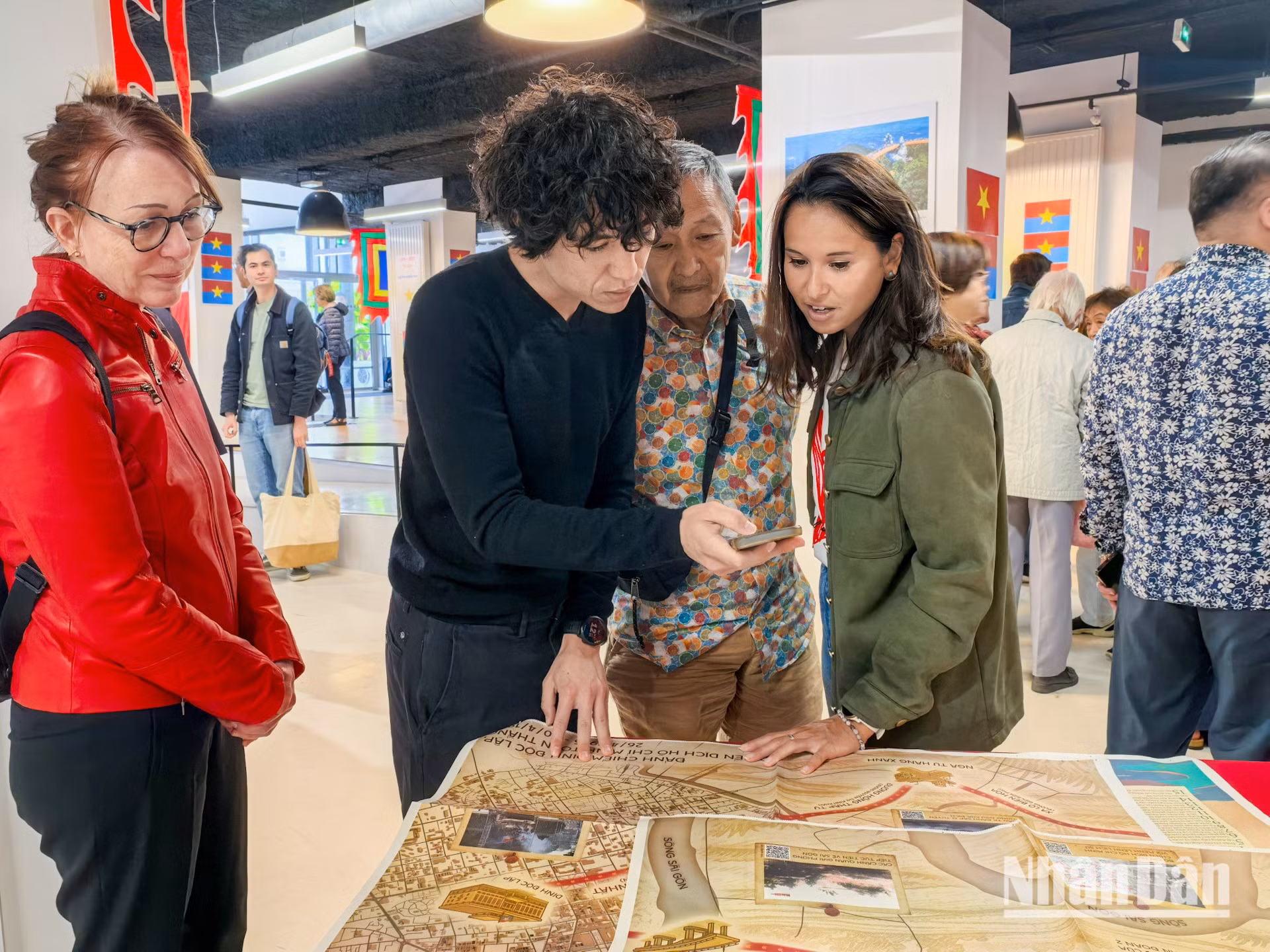 Драгоценные исторические фильмы являются свидетельством героического периода нации, а также привлекают внимание молодых вьетнамцев второго и третьего поколения во Франции, что становится «нитью», связывающей их с Родиной.