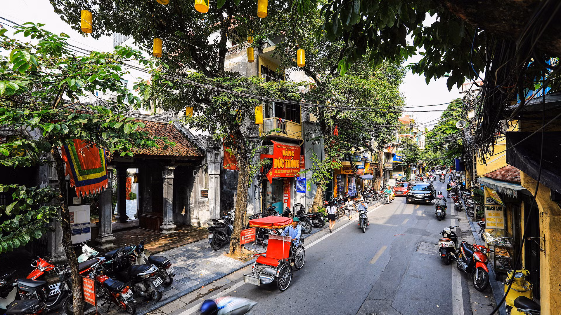 Улица Хангбак, издавна известная ювелирным ремеслом. Она считалась улицей богатых семей в столице Тханглонг.