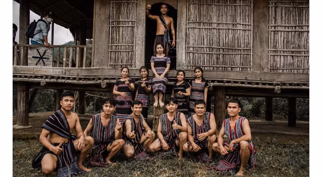 Представители народности Хрэ. Фото: Газета «Народности и развитие»