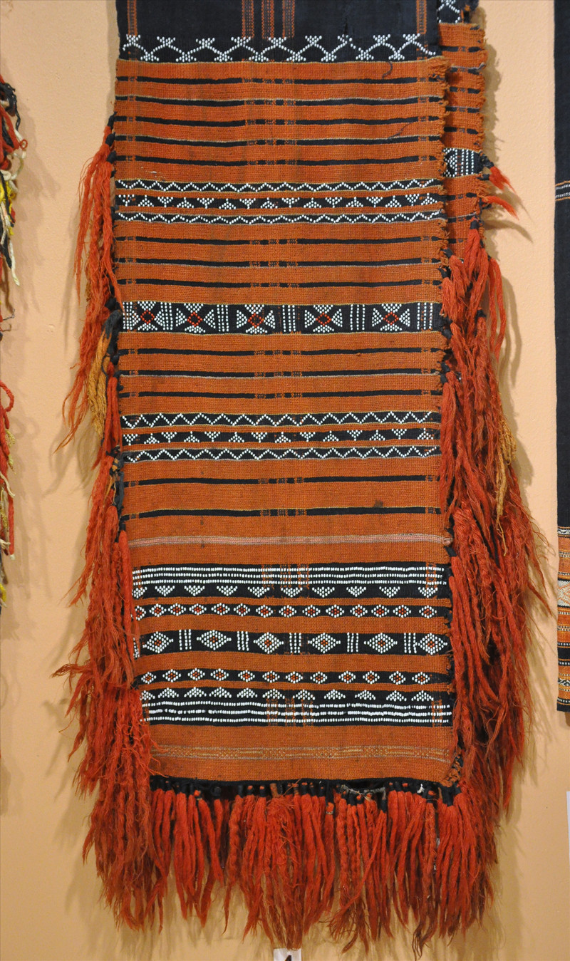 Парчовая набедренная повязка – уникальная особенность народности Соданг. Фото: Газета «Народности и развитие»