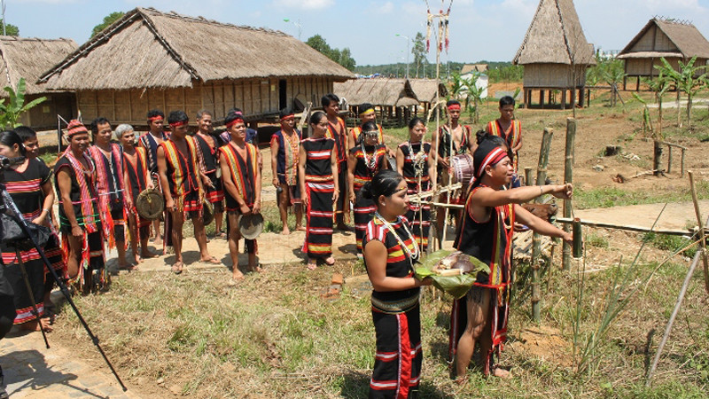 Соданги готовятся провести церемонию поклонения богу воды. Фото: Деревня культуры и туризма народностей Вьетнама