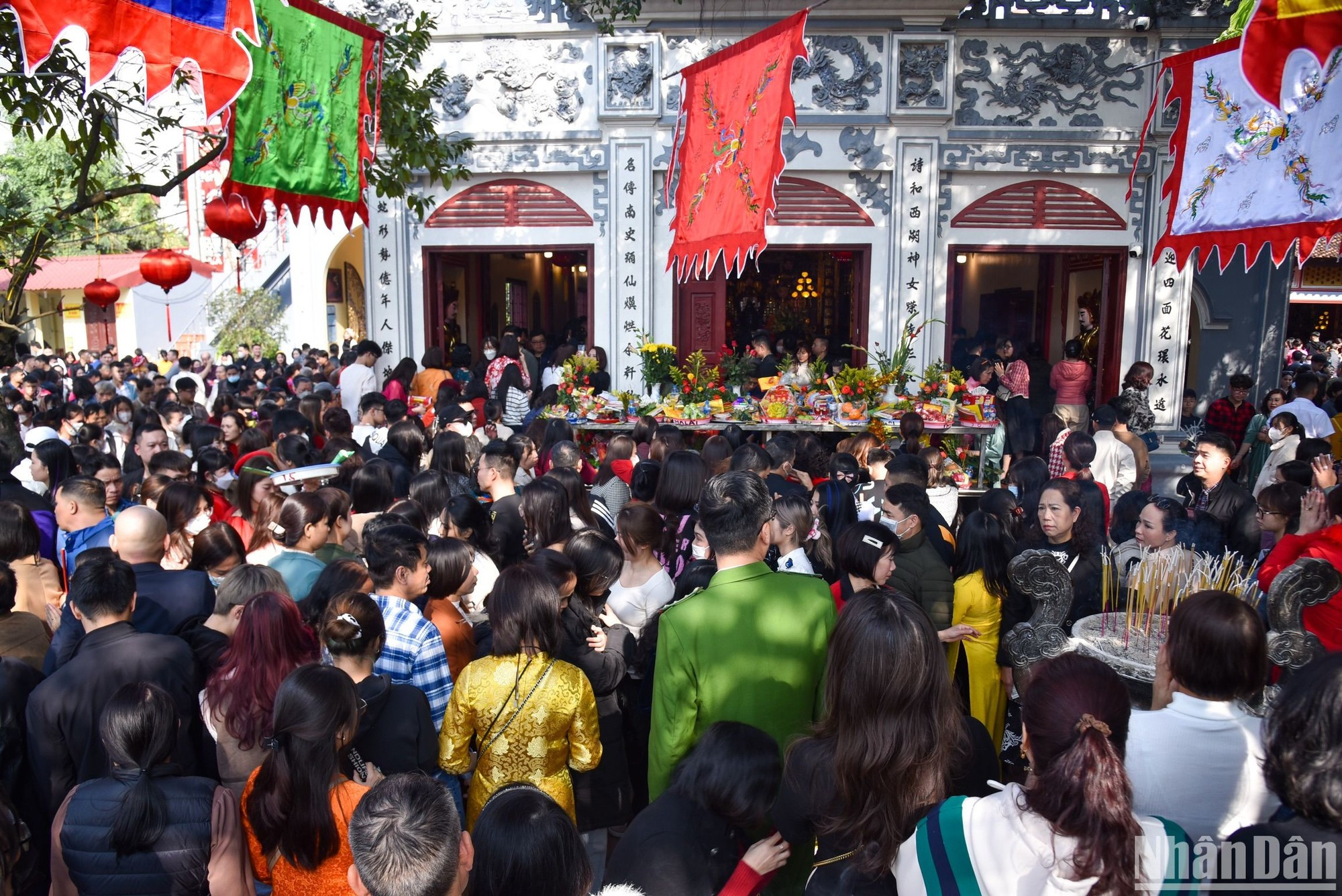 Храм Тэйхо во второй день Нового года по лунному календарю.