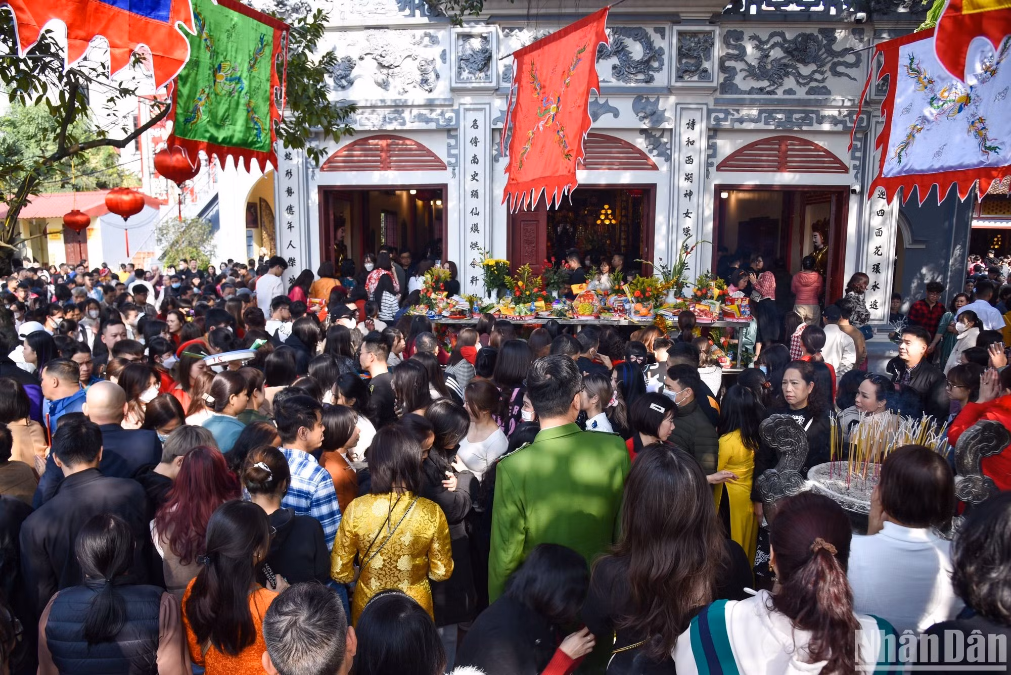 Храм Тэйхо во второй день Нового года по лунному календарю.