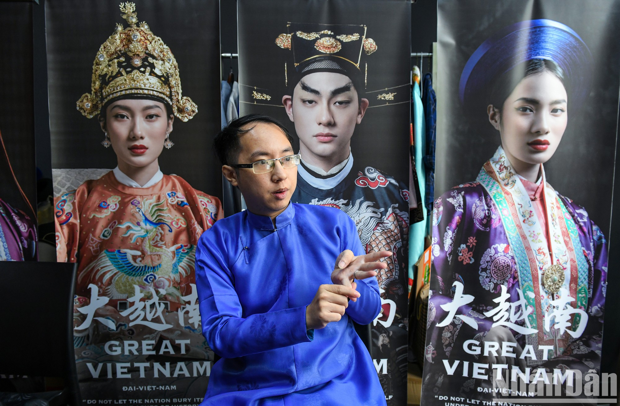 Тем временем Туан Ань сам исследовал, разрабатывал и шил традиционные выкройки.