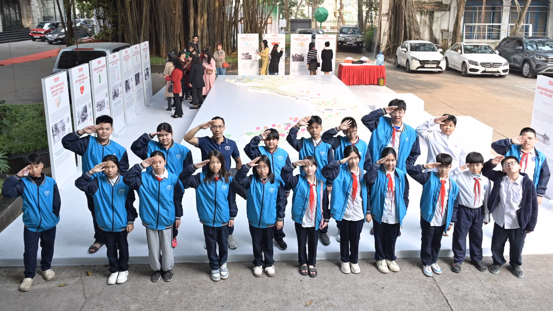 Интерактивная выставка газеты «Нянзан» привлекает многих посетителей