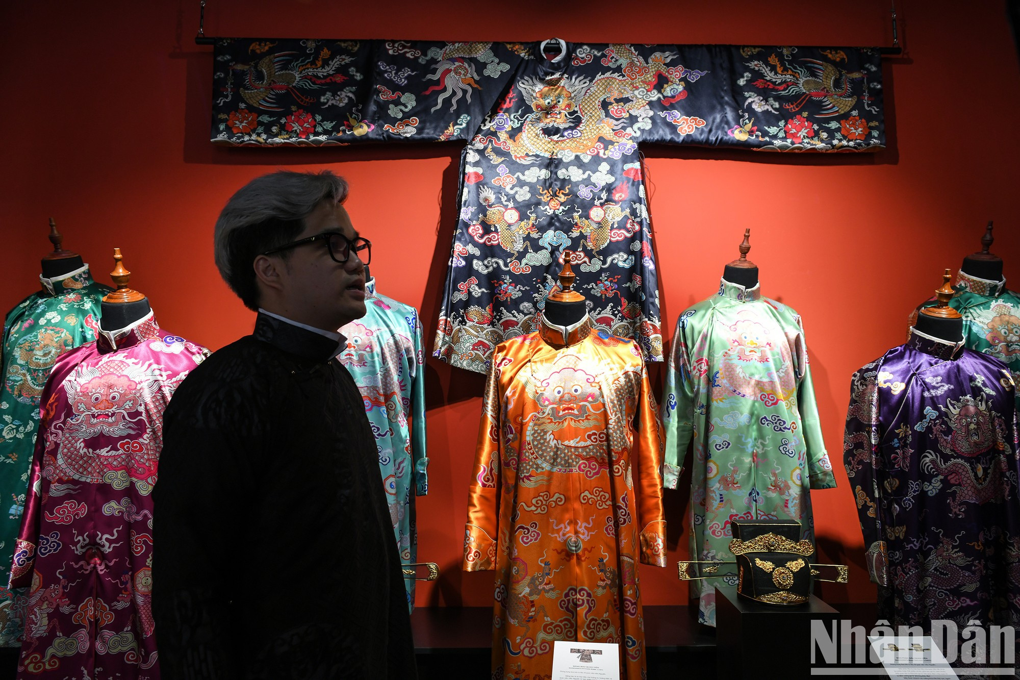 «Great Vietnam» решил восстанавливать костюмы только с изображениями и артефактами.