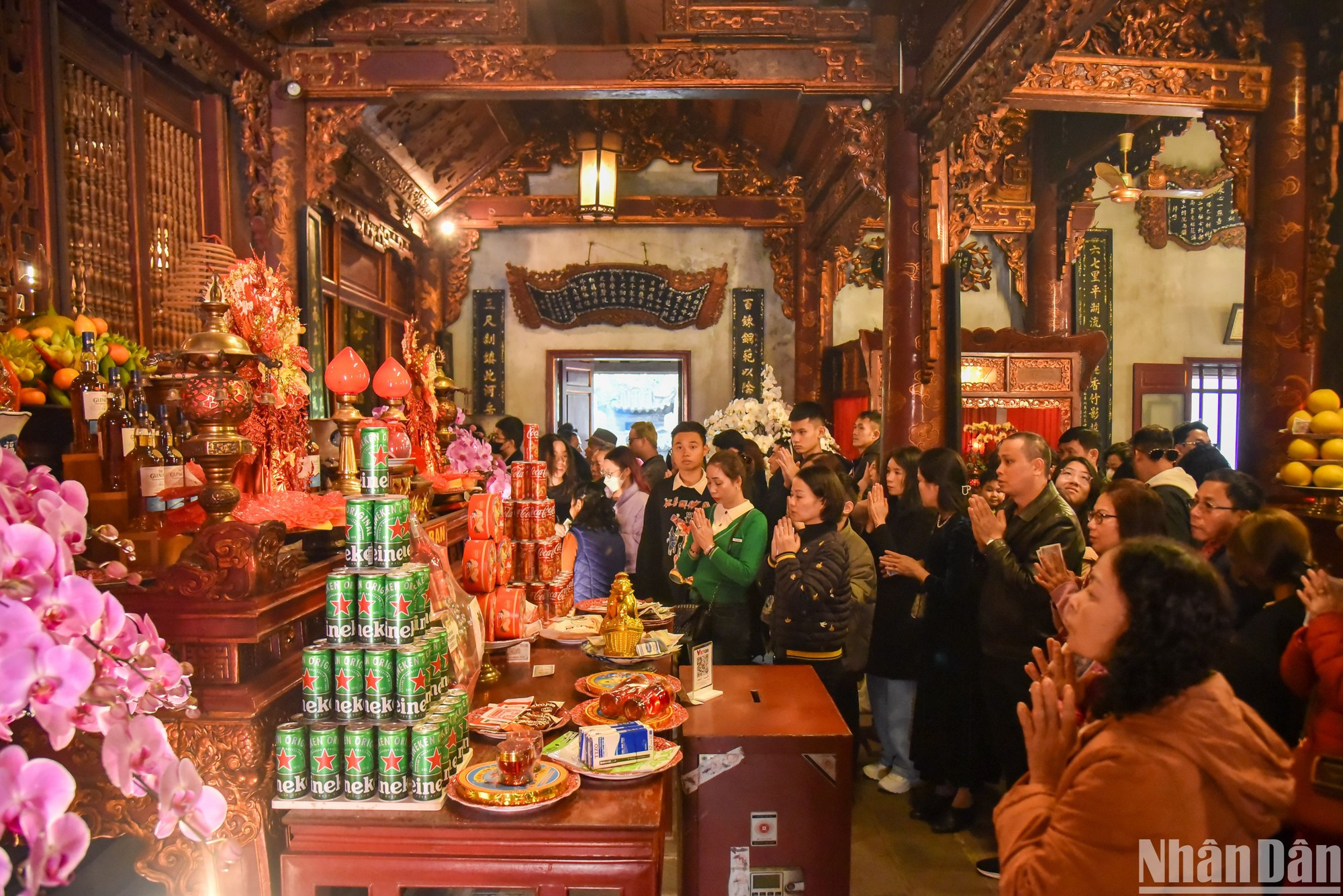 Внутри храма Куантхань во второй день Нового года по лунному календарю.