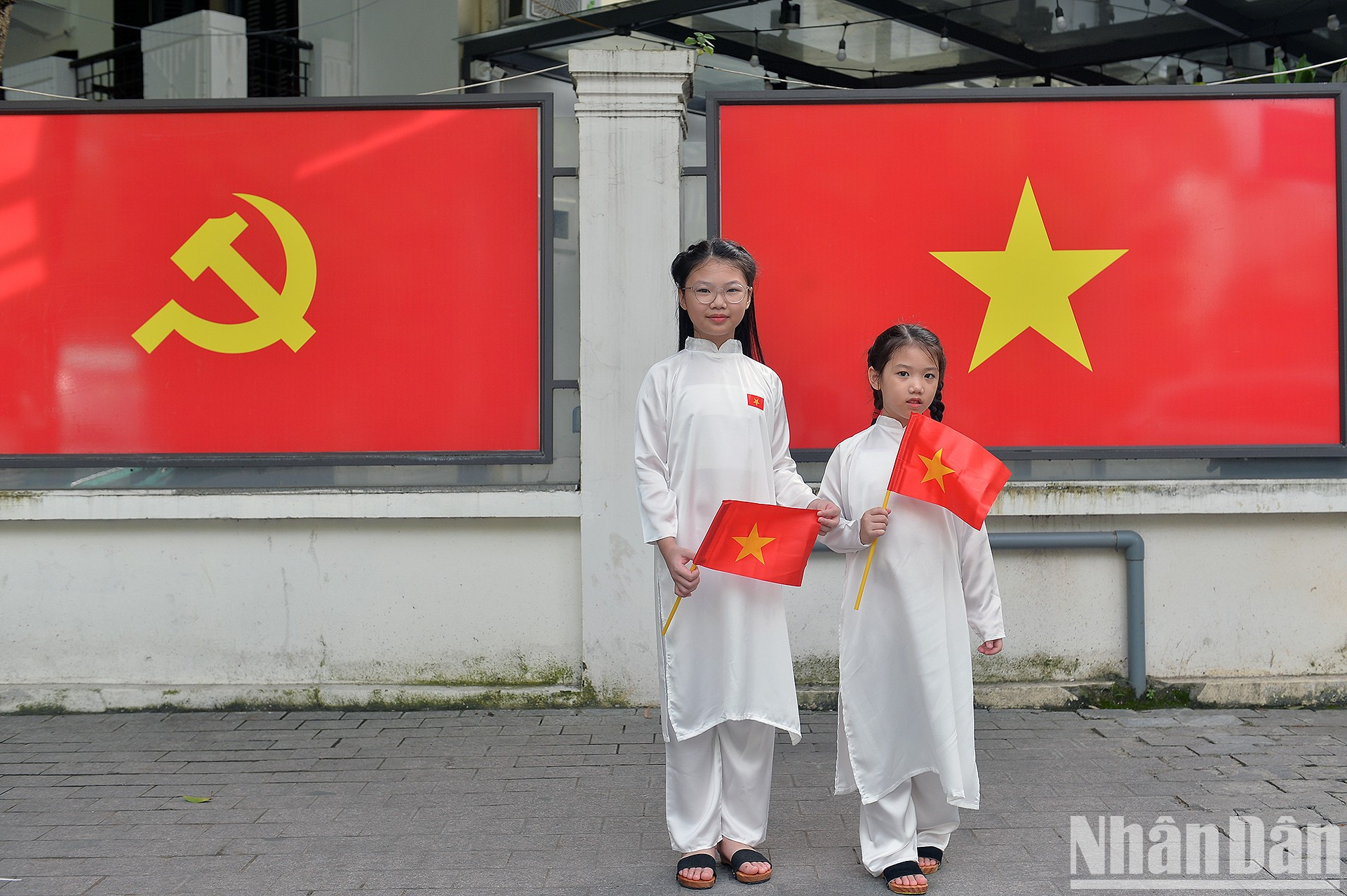 Маленькие девочки в традицонных платьях «аозай».