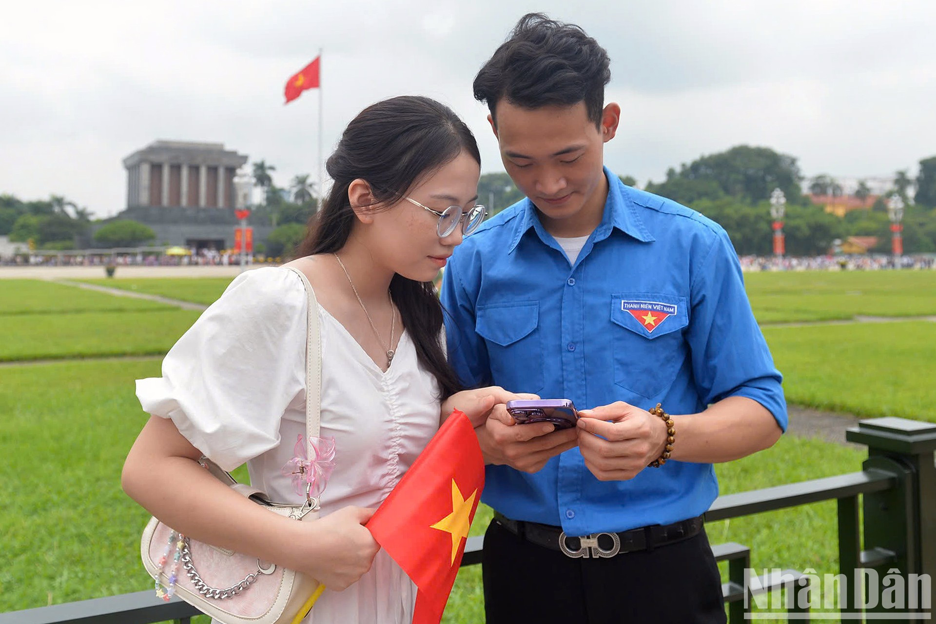 Члены Коммунистического союза молодежи им. Хо Ши Мина также вышли отметить Национальный праздник.