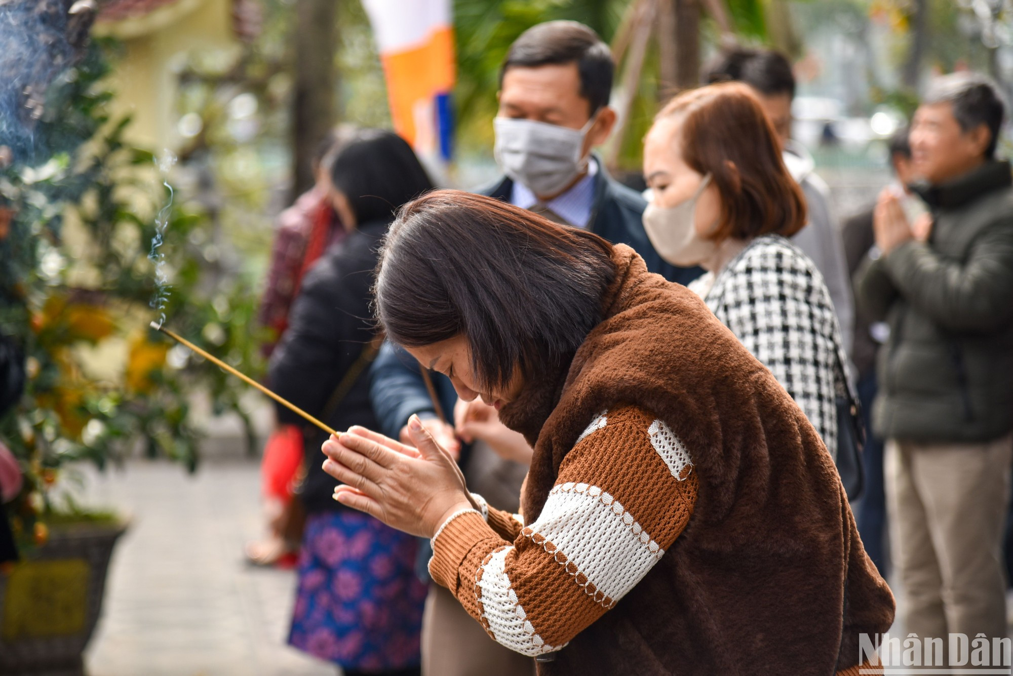 Ходить в пагоды в начале Нового года, чтобы помолиться об удаче в Новом году, уже давно стало культурной традицией вьетнамского народа каждый Тэт и каждую весну.