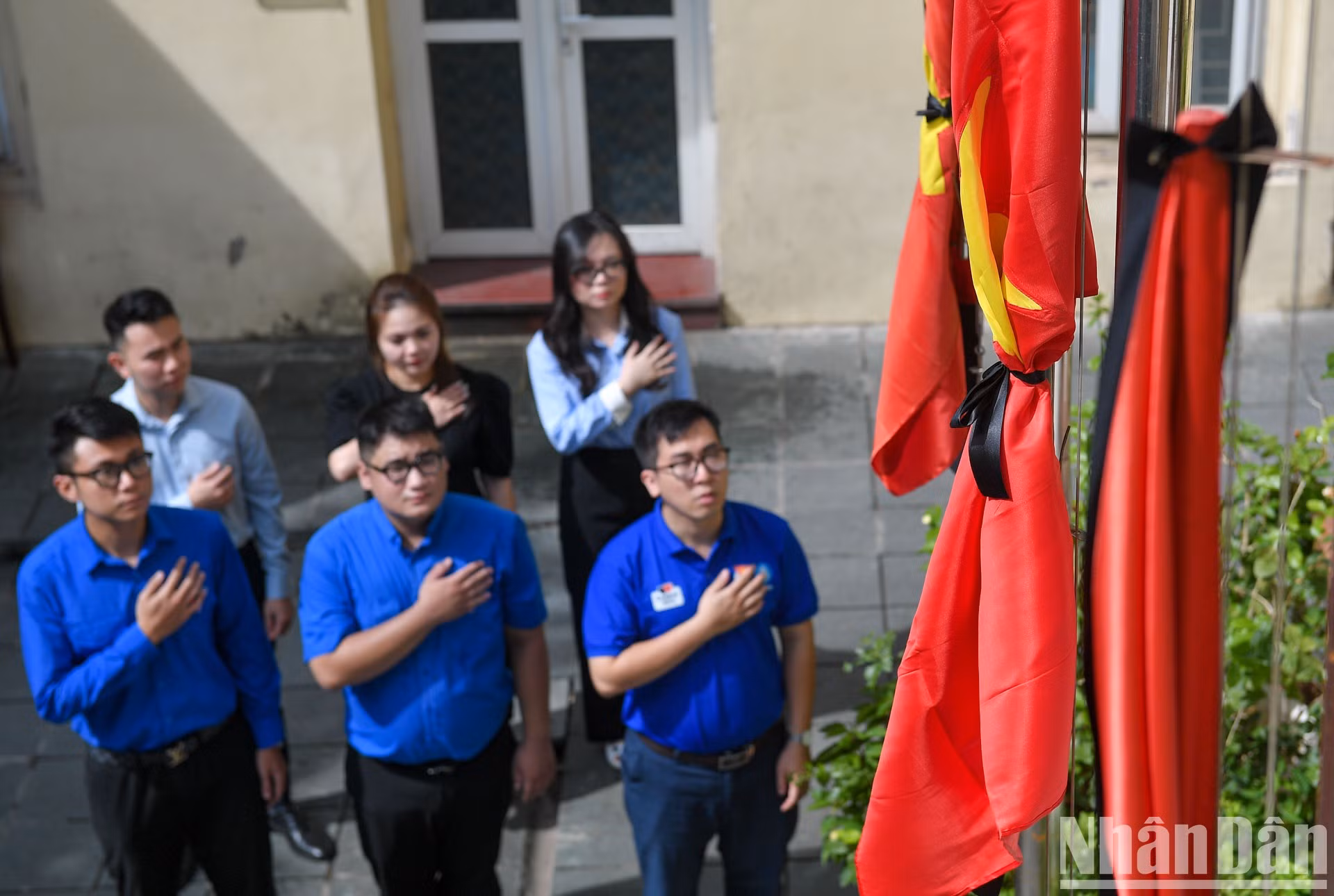 В Ханое приспустили государственные флаги в память о Генеральном секретаре ЦК КПВ Нгуен Фу Чонге