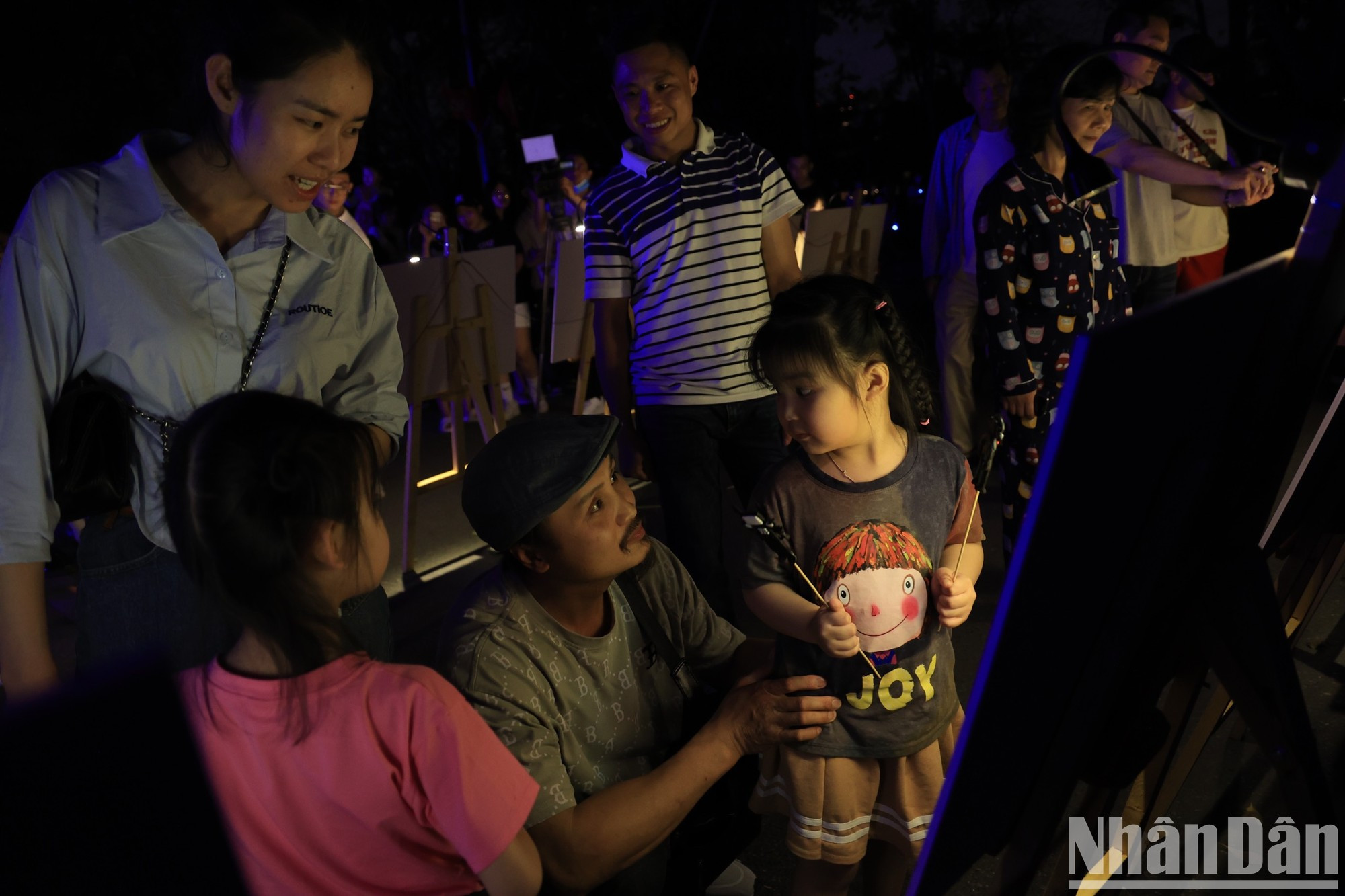 В пешеходной зоне вокруг озера Хоанкием проходят различные мероприятия. В пешеходной зоне вокруг озера Хоанкием проходят различные мероприятия.