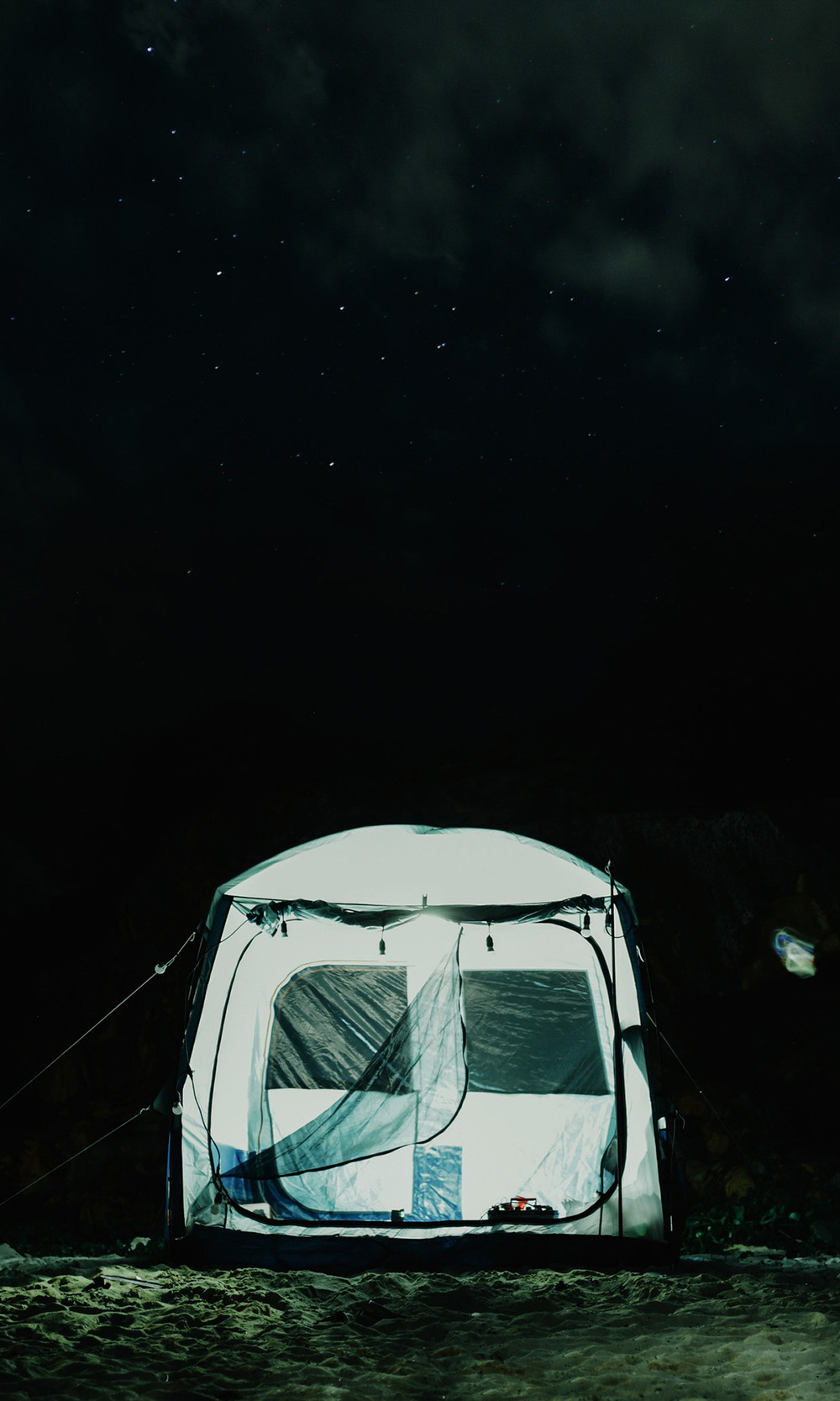 Посетители могут разбить лагерь на прибрежных пляжах, таких как Байтхунг (на фото), Байтьуой. Посетители могут разбить лагерь на прибрежных пляжах, таких как Байтхунг (на фото), Байтьуой.