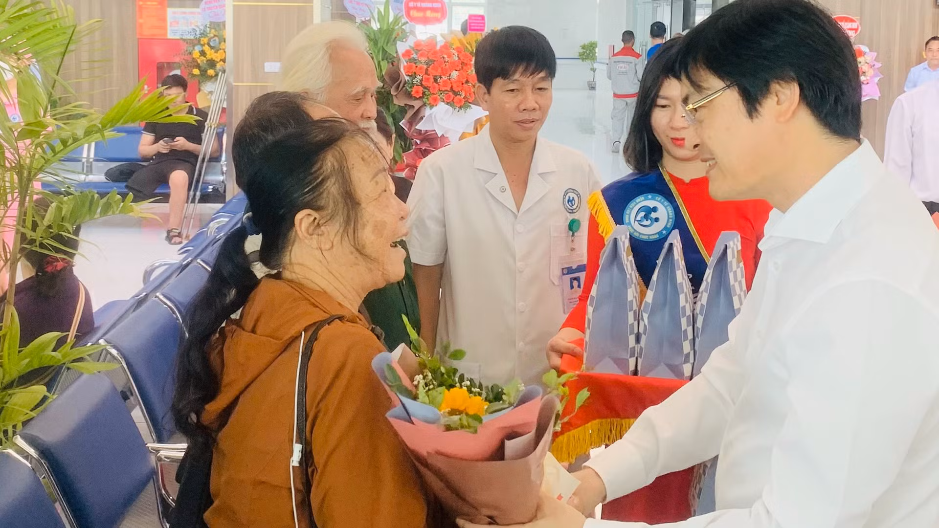 По всей провинции Куангнинь используются электронные медицинские записи.