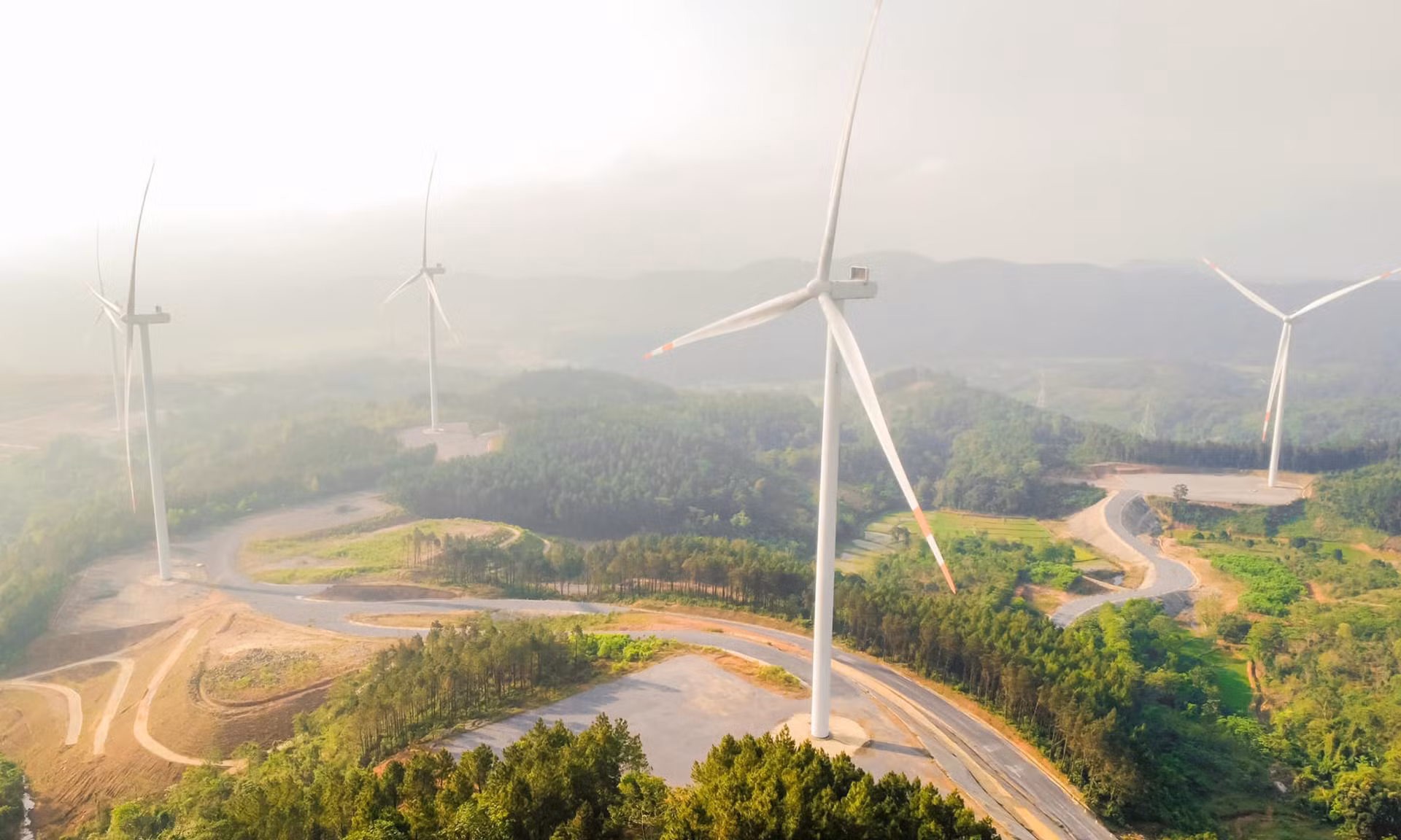 В ноябре 2021 года 19 ветроэнергетических проектов в общине Хыонглинь уезда Хыонгхоа были введены в эксплуатацию, превратив это место в «долину ветрогенераторов». В ноябре 2021 года 19 ветроэнергетических проектов в общине Хыонглинь уезда Хыонгхоа были введены в эксплуатацию, превратив это место в «долину ветрогенераторов».