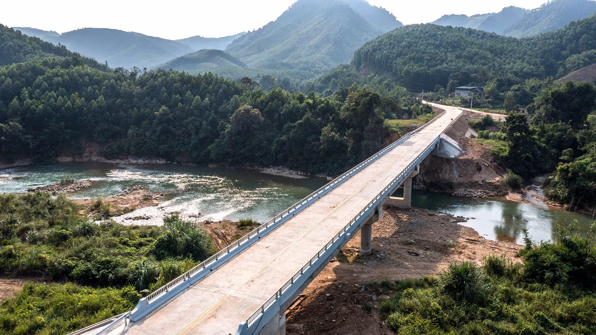 Мост Лангканг в общине Дондак.