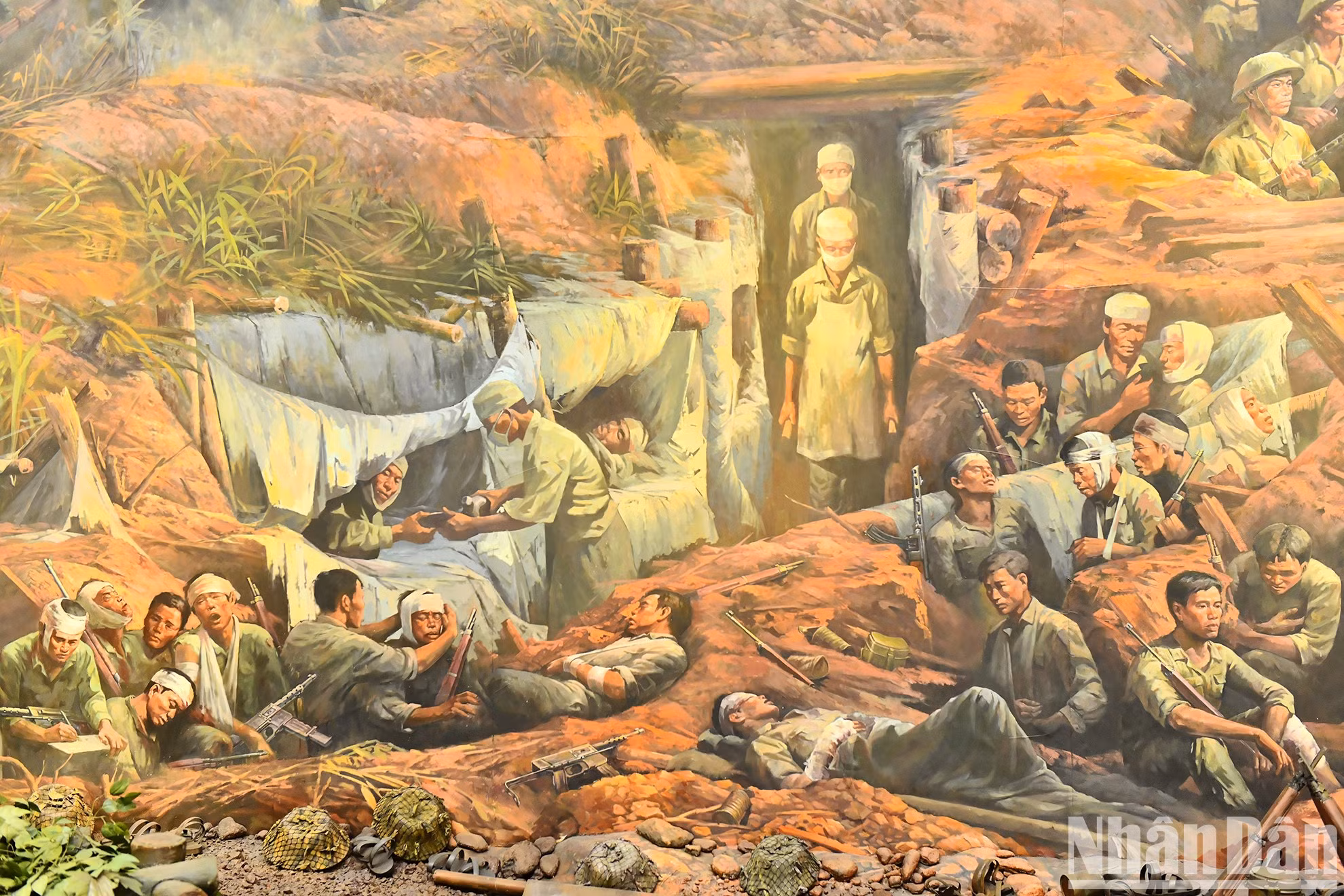 На изображении показана бригада скорой помощи на поле битвы под Дьенбьенфу.