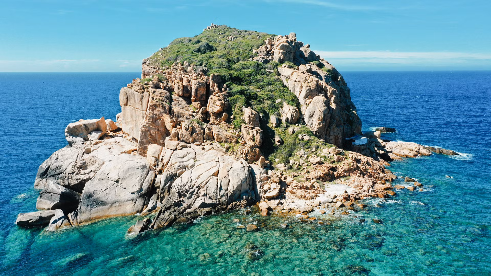 Пляж Хонтай – «необработанный жемчуг» бухты Виньхи