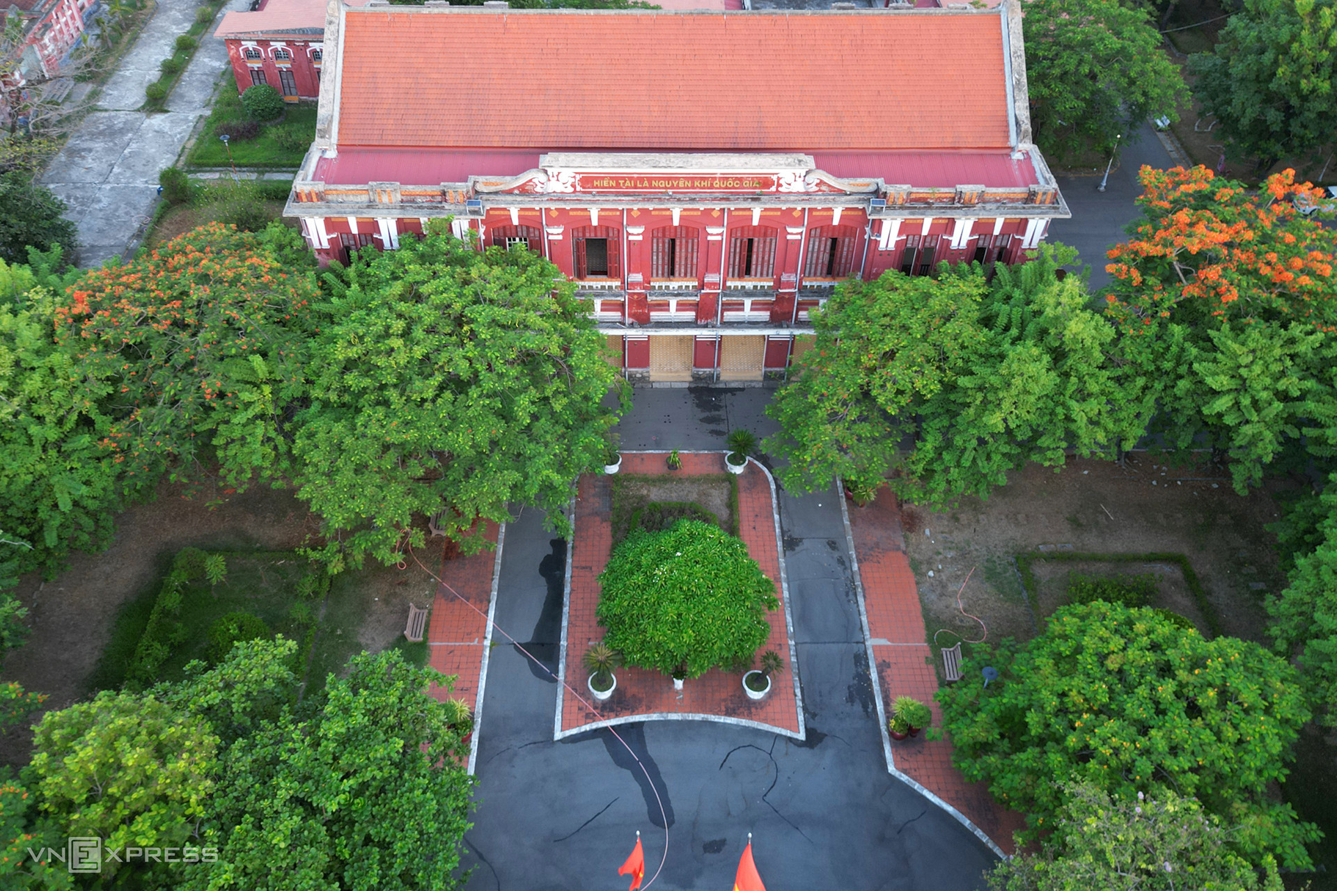 Учитывая историческое значение и давние традиции школы, 26 марта 1990 года школа была признана Министерством культуры и информации (ныне Министерство культуры, спорта и туризма) культурно-историческим памятником государственного значения и классифицирована памятником особого государственного значения Премьер-министром 31 декабря 2020 года.