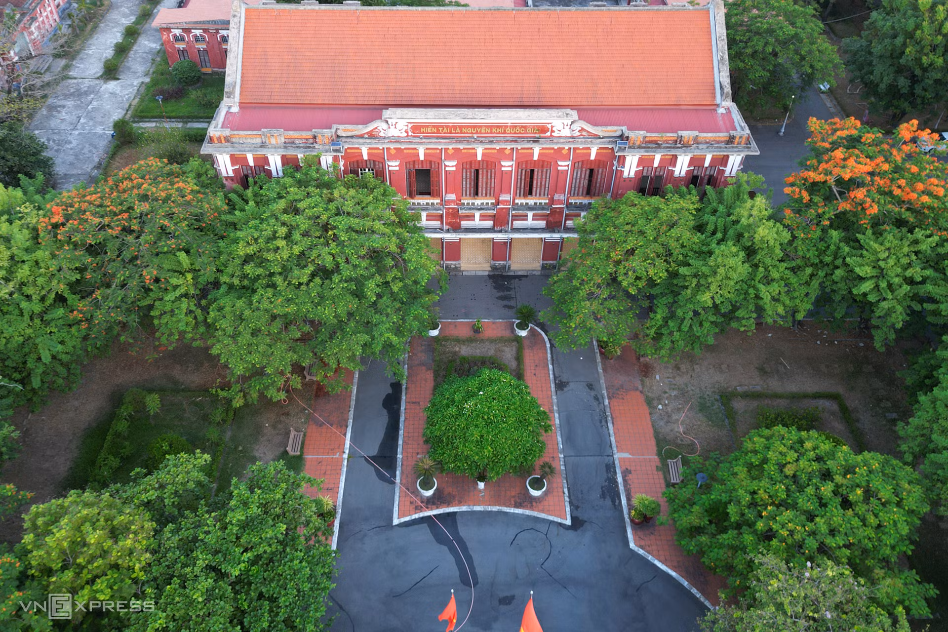 Учитывая историческое значение и давние традиции школы, 26 марта 1990 года школа была признана Министерством культуры и информации (ныне Министерство культуры, спорта и туризма) культурно-историческим памятником государственного значения и классифицирована памятником особого государственного значения Премьер-министром 31 декабря 2020 года.