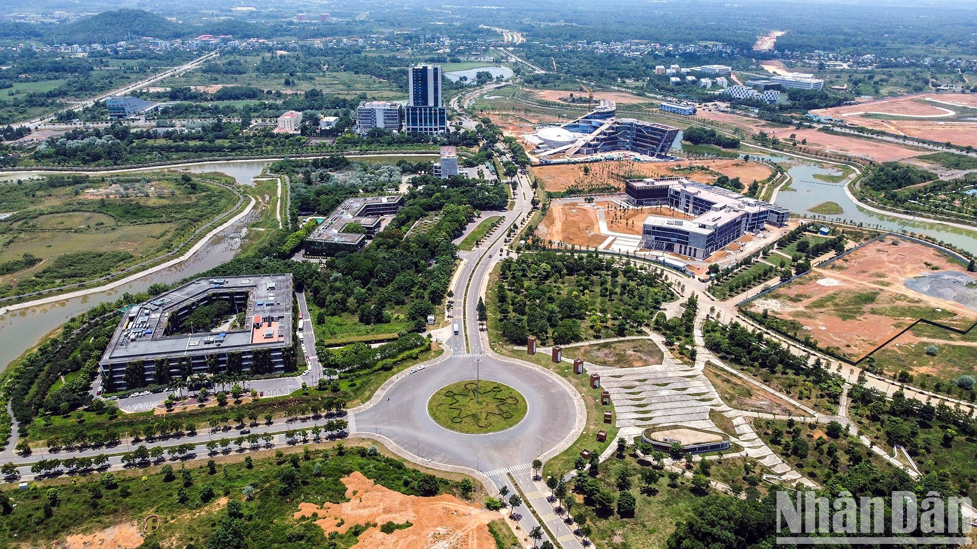 Парк высоких технологий Хоалак имеет общую планировочную площадь почти 1600 га. На сегодняшний день он привлек 106 инвестиционных проектов.