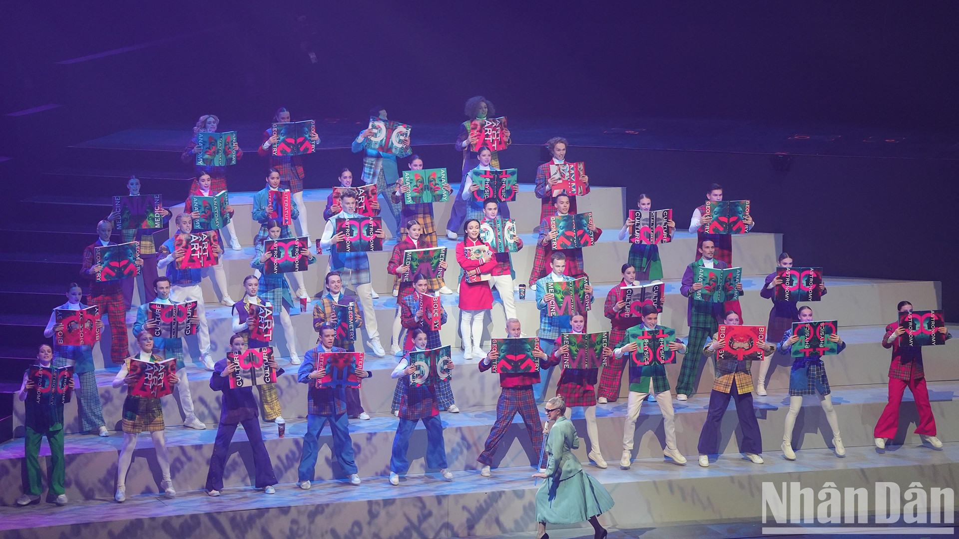 «Многонациональное единство для нас – величайшая ценность, и это во многом определяет те принципы, по которым сегодня живут, развиваются наше государство и общество», – подчеркнул Президент Владимир Путин. «Многонациональное единство для нас – величайшая ценность, и это во многом определяет те принципы, по которым сегодня живут, развиваются наше государство и общество», – подчеркнул Президент Владимир Путин.