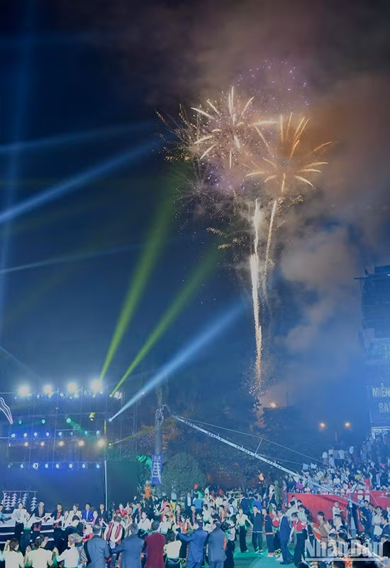 Впечатляющий фейерверк на церемонии.