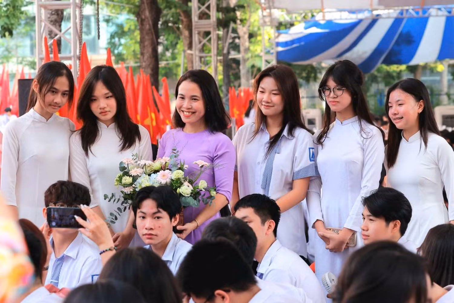 Учителя и ученики вступают в новый 2024-2025 учебный год. Фото: HNA