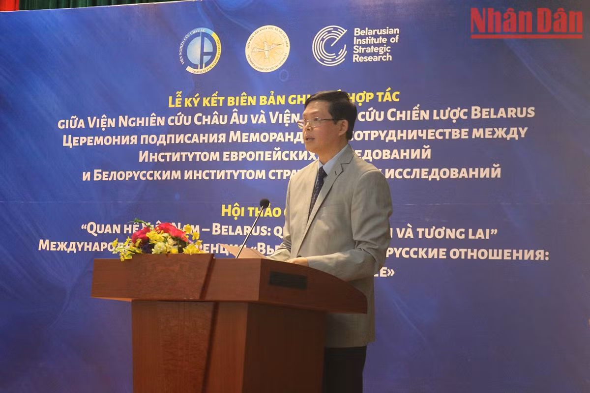 Директор Института европейских исследований Нгуен Тьиен Тханг выступает со вступительной речью. Фото: Нгок Чунг