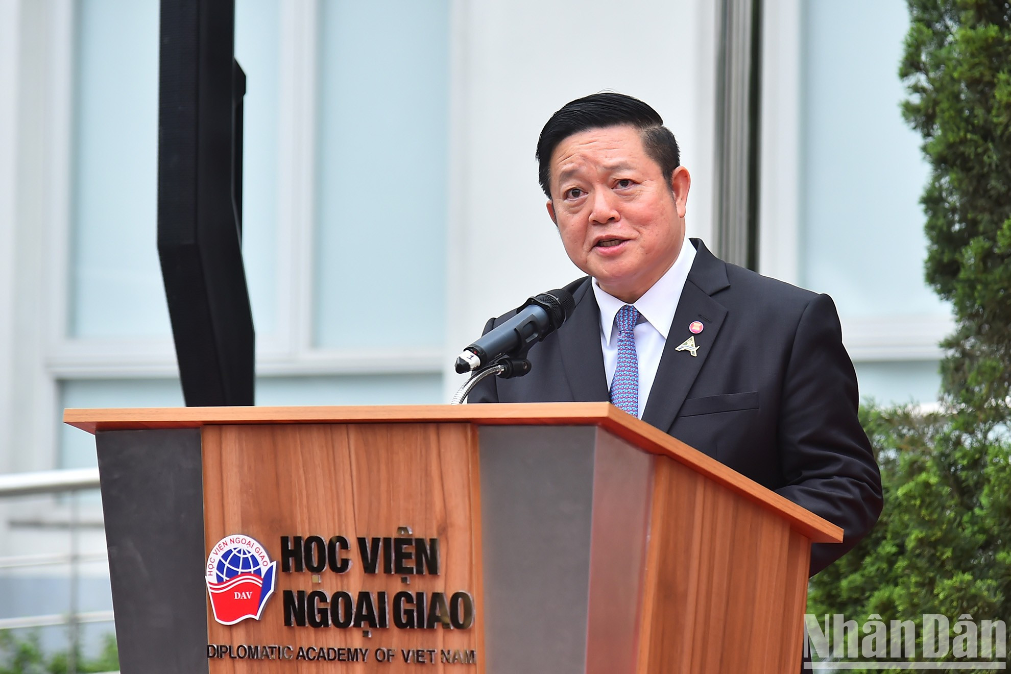 Генеральный секретарь АСЕАН Као Ким Хорн выступает с речью. Генеральный секретарь АСЕАН Као Ким Хорн выступает с речью.