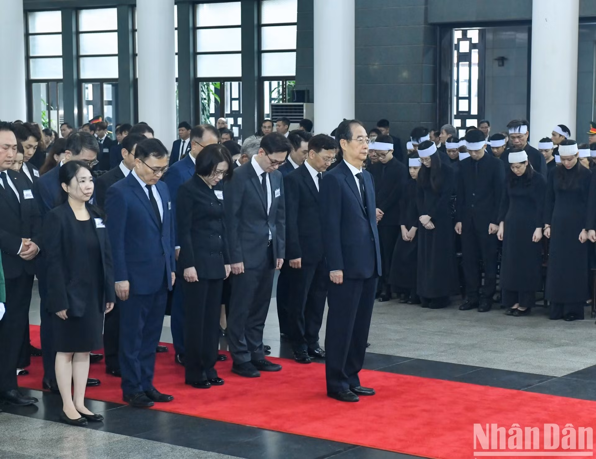 Делегация Южной Кореи чтит память Генерального секретаря ЦК КПВ Нгуен Фу Чонга.