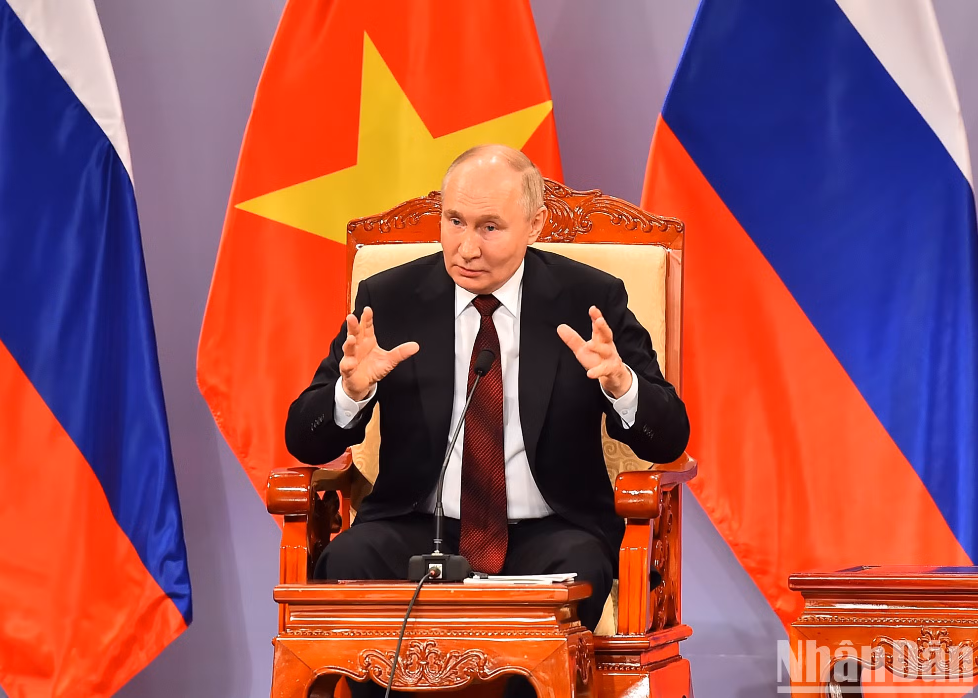 Президент Владимир Путин отвечает на вопросы.