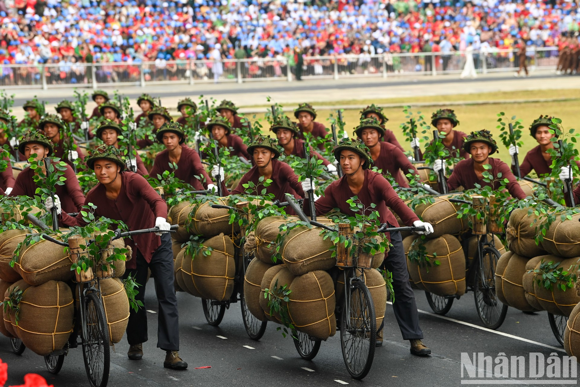 Группа народных носильщиков фронта. Группа народных носильщиков фронта.