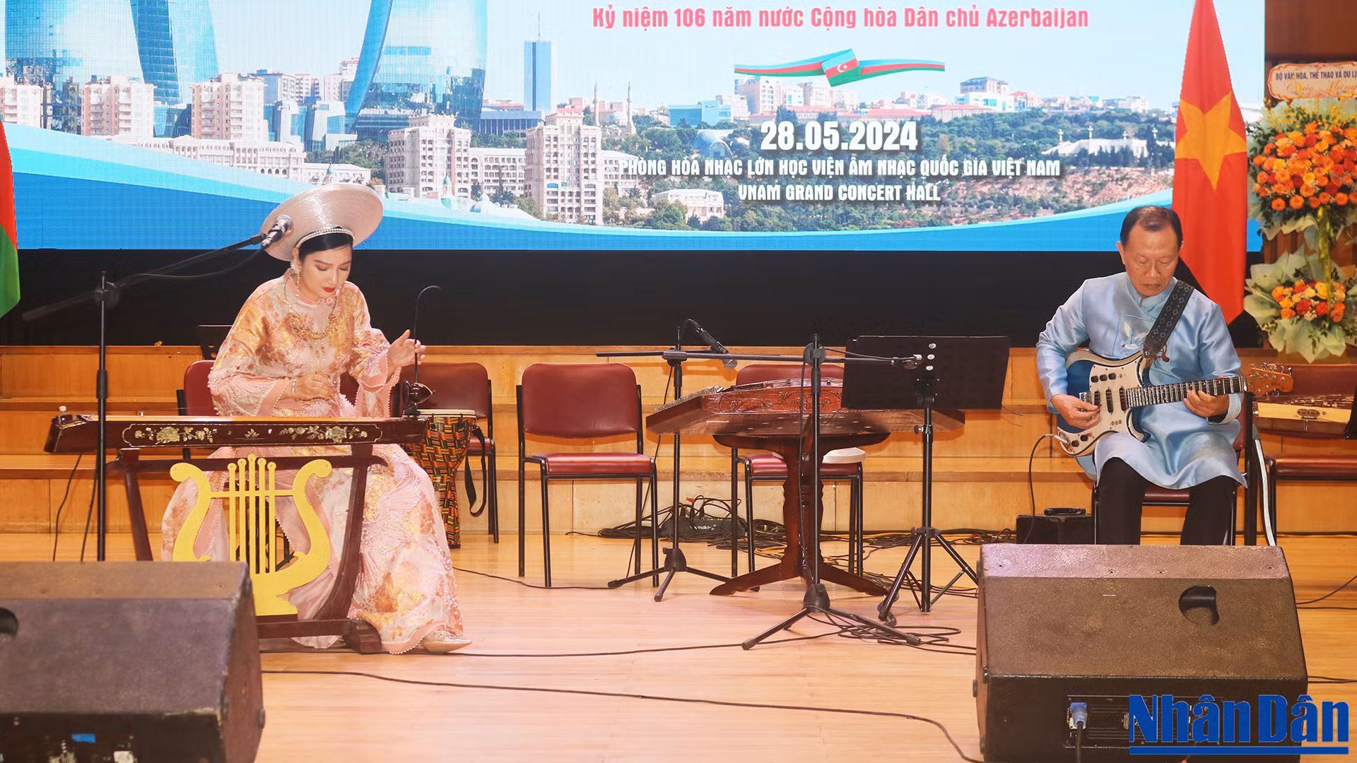 Художественный номер на народном инструменте «бау» Вьетнама. Художественный номер на народном инструменте «бау» Вьетнама.