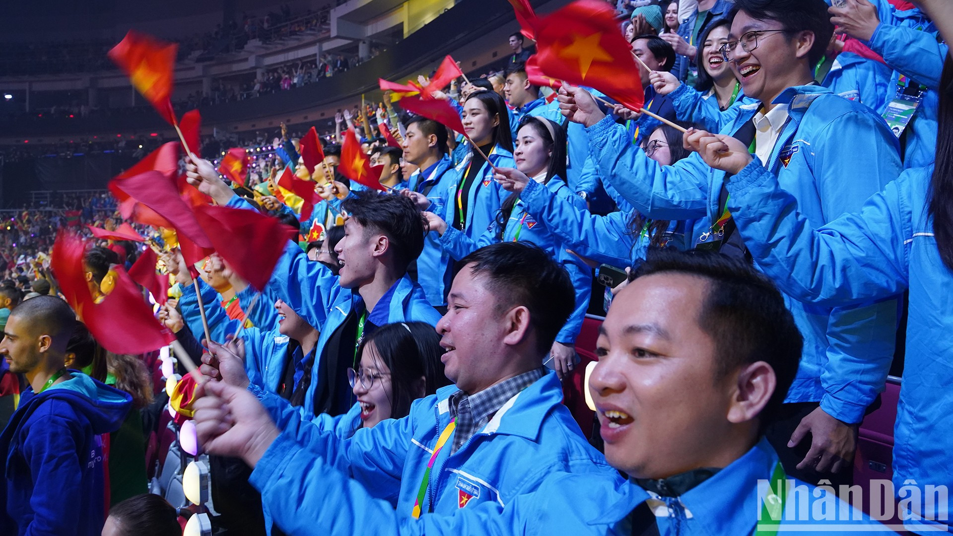 В фестивале принимают участие 20 тысяч россиян и иностранных граждан из самых различных сфер. На фестивале присутствуют более 100 вьетнамских представителей. В фестивале принимают участие 20 тысяч россиян и иностранных граждан из самых различных сфер. На фестивале присутствуют более 100 вьетнамских представителей.