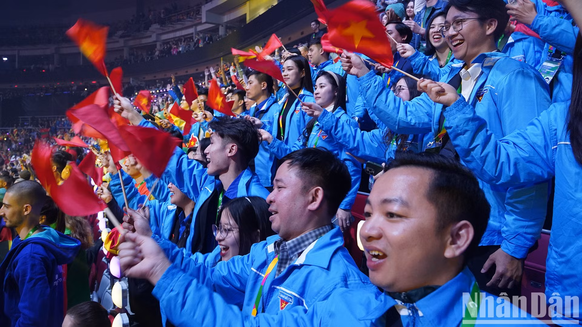 В фестивале принимают участие 20 тысяч россиян и иностранных граждан из самых различных сфер. На фестивале присутствуют более 100 вьетнамских представителей. В фестивале принимают участие 20 тысяч россиян и иностранных граждан из самых различных сфер. На фестивале присутствуют более 100 вьетнамских представителей.