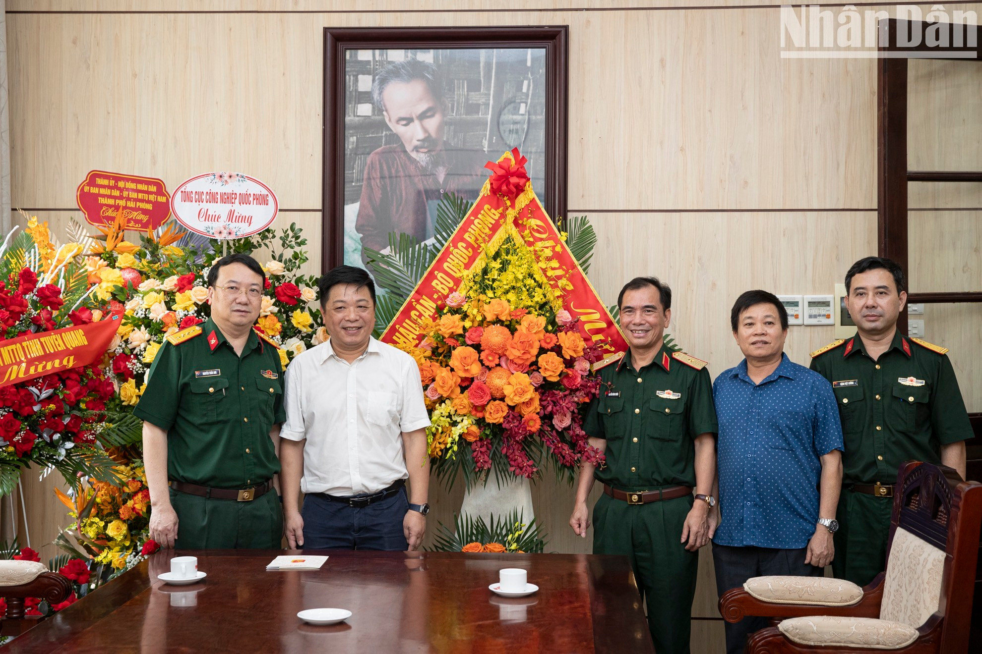 Делегация Главного управления логистики Министерства обороны поздравляет коллектив газеты «Нянзан».