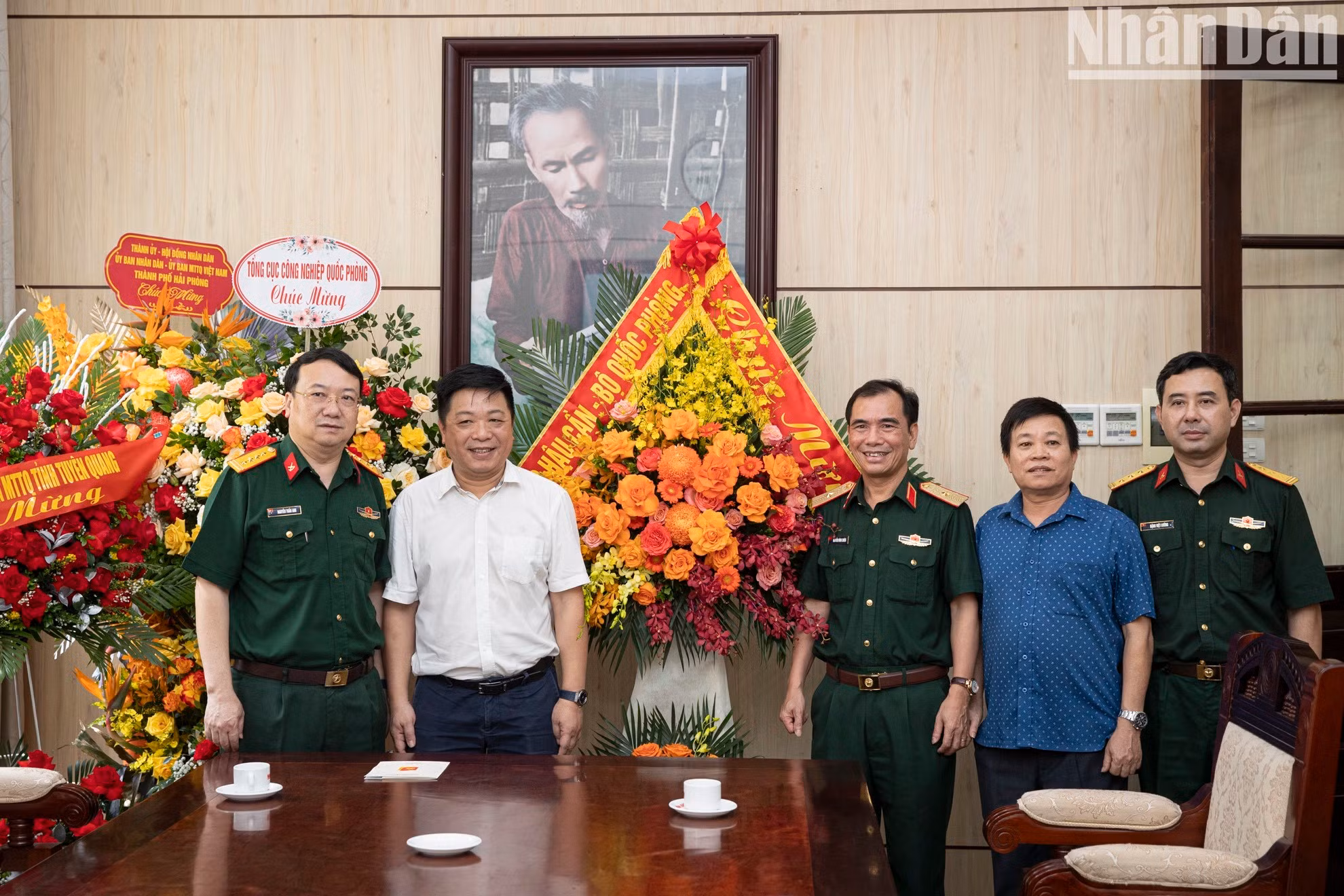 Делегация Главного управления логистики Министерства обороны поздравляет коллектив газеты «Нянзан».