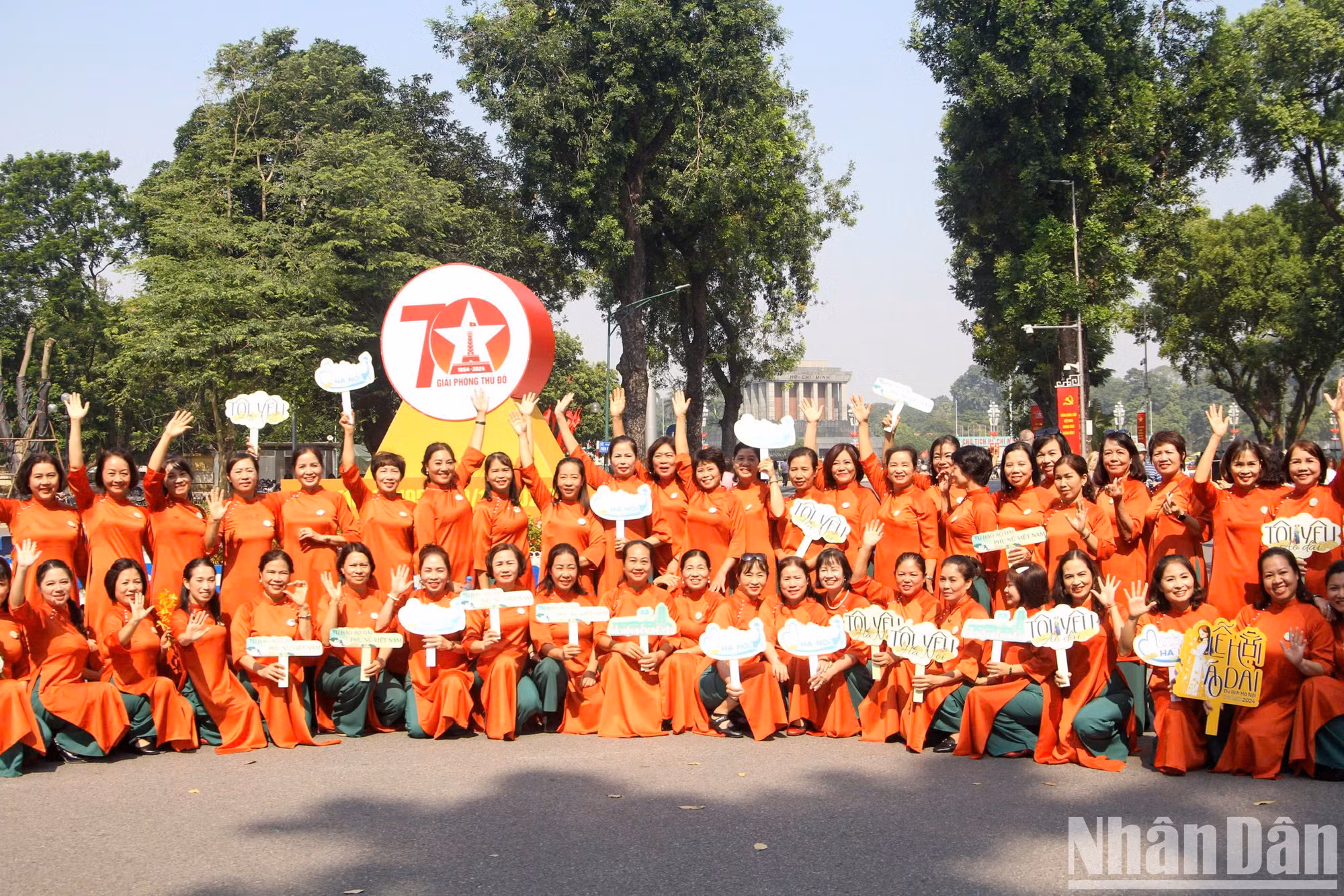 Карнавал традиционного костюма «аозай» «Столичные женщины интегрируются и развиваются» 2024 года – одно из практических мероприятий Союза женщин, посвященных празднованию 70-й годовщины Дня освобождения столицы (10 октября 1954 г. – 10 октября 2024 г.). Карнавал традиционного костюма «аозай» «Столичные женщины интегрируются и развиваются» 2024 года – одно из практических мероприятий Союза женщин, посвященных празднованию 70-й годовщины Дня освобождения столицы (10 октября 1954 г. – 10 октября 2024 г.).