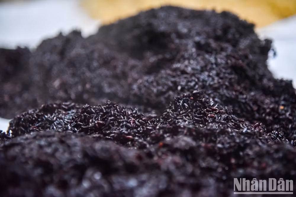 Деревня Футхыонг известна вкусным приготовленным на пару клейким рисом «сой» и «рыоунэп», поэтому «рыоунэп» Футхыонг пользуется расположением покупателей.