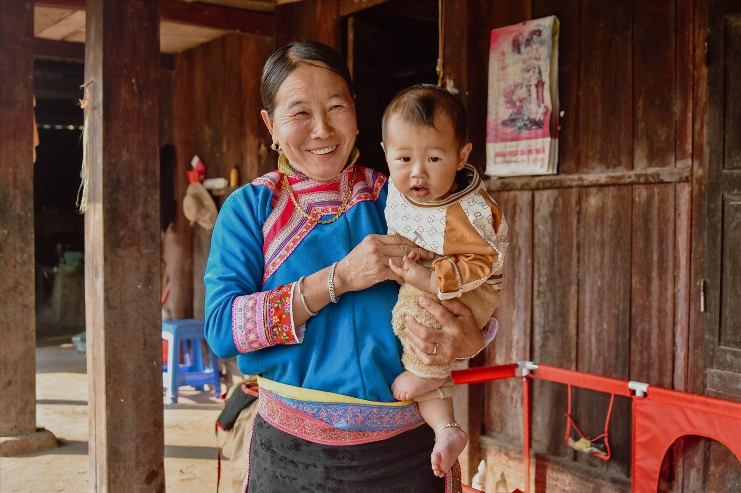 Быт народности Хоа представляет собой сочетание вьетнамской и китайской культур. Фото: baodantoc.vn Быт народности Хоа представляет собой сочетание вьетнамской и китайской культур. Фото: baodantoc.vn