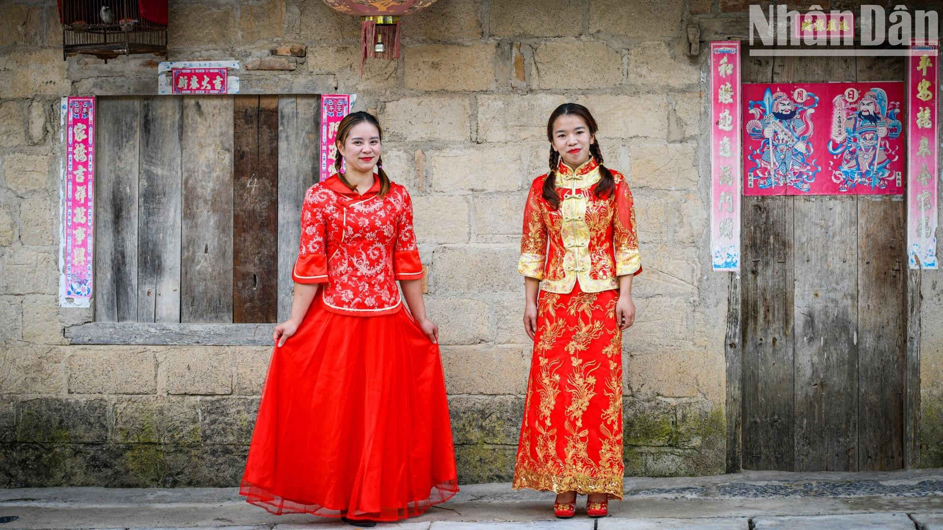 Они предпочитают парчовые узоры и яркие цвета. Фото: Тхань Дат Они предпочитают парчовые узоры и яркие цвета. Фото: Тхань Дат
