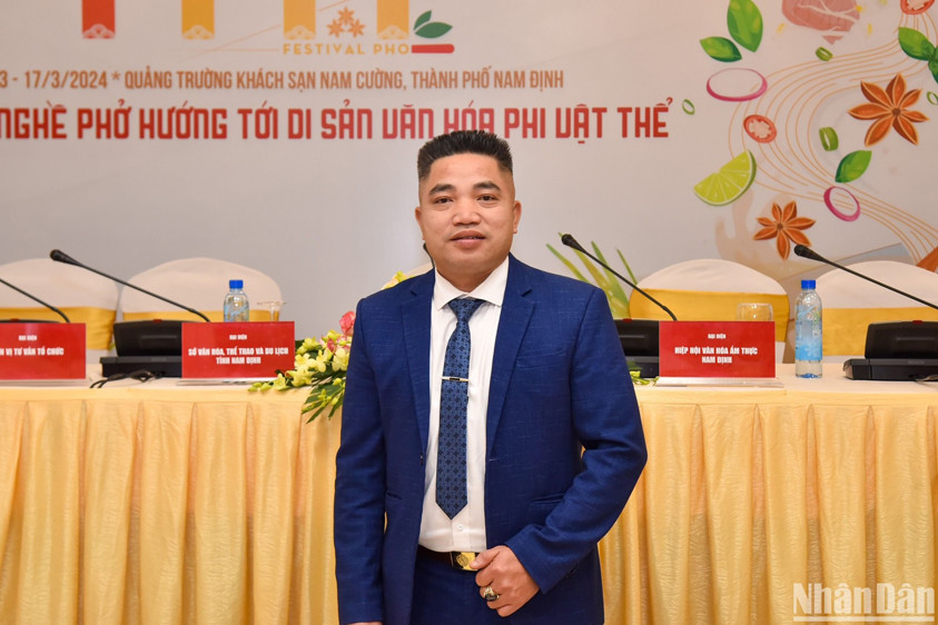 Ремесленник Ко Ньы Дой. Фото: Нят Куанг Ремесленник Ко Ньы Дой. Фото: Нят Куанг