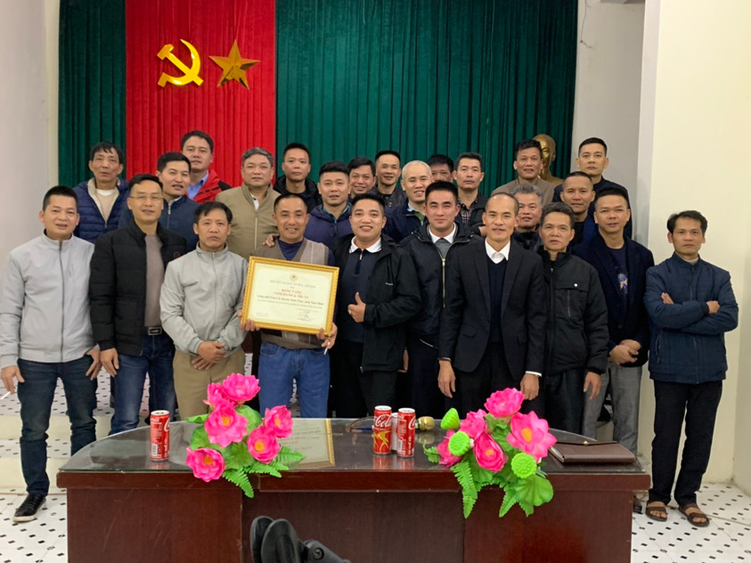 Ремесленники и повара деревни Ванку получают Золотую доску вьетнамской кухни. Ремесленники и повара деревни Ванку получают Золотую доску вьетнамской кухни.