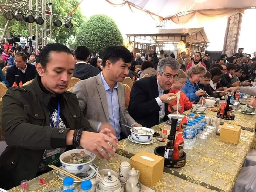 Представление туристам уникальной кухни деревни Ванку. Представление туристам уникальной кухни деревни Ванку.