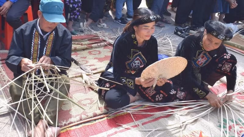 Представители народности Тэй в провинции Куангнинь. Фото: qdnd.vn