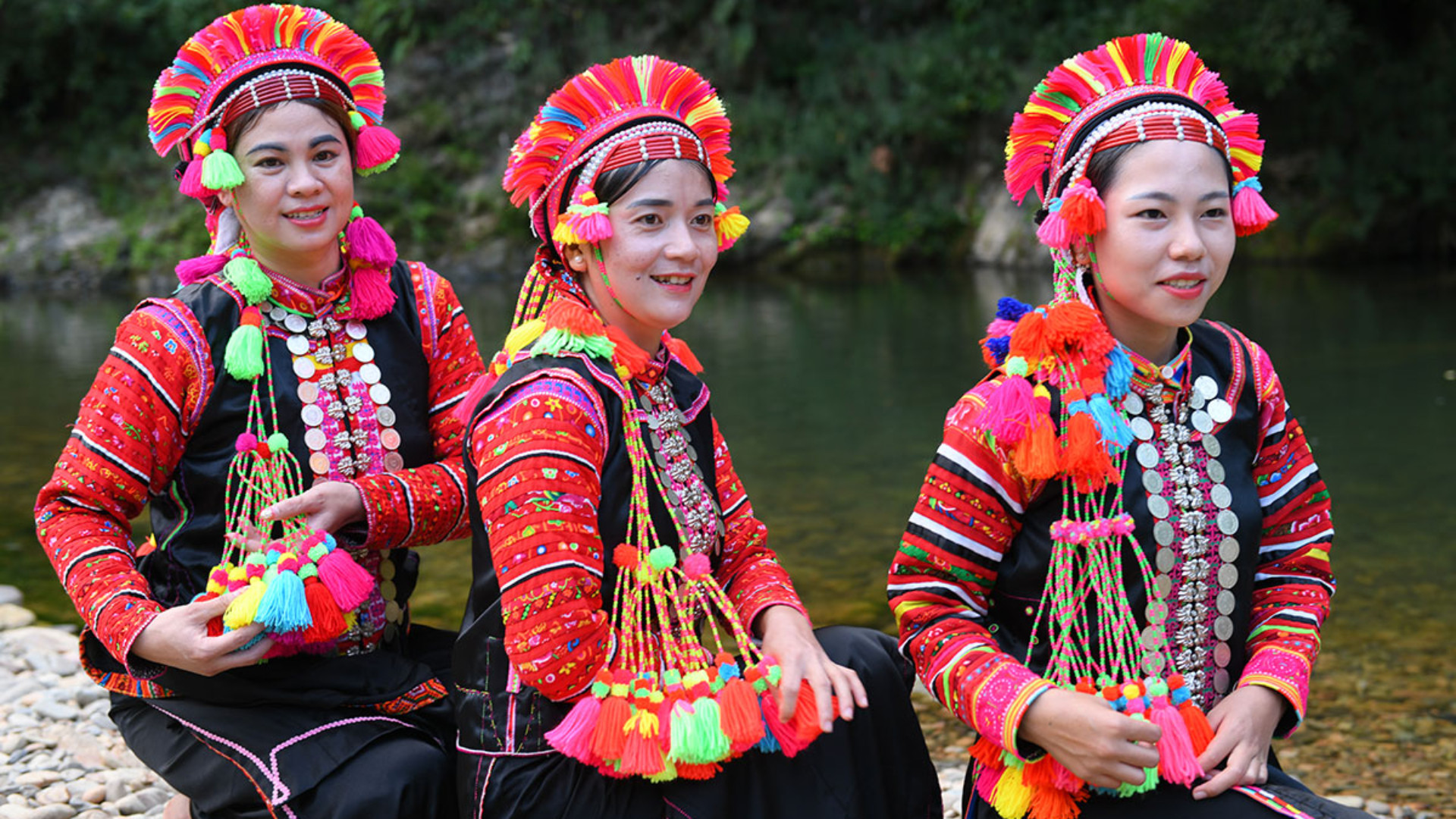 Яркий наряд представителей Лаху. Фото: Тхань Дат Яркий наряд представителей Лаху. Фото: Тхань Дат